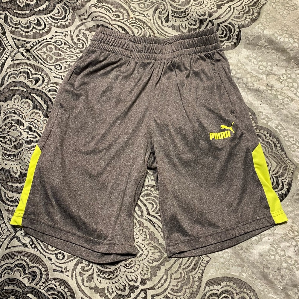 ⚡️SOLD⚡️Boys puma shorts 10-12